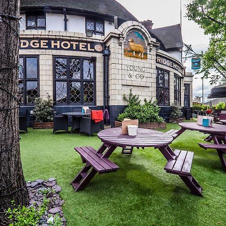 Bridge Hotel Грийнфорд Екстериор снимка