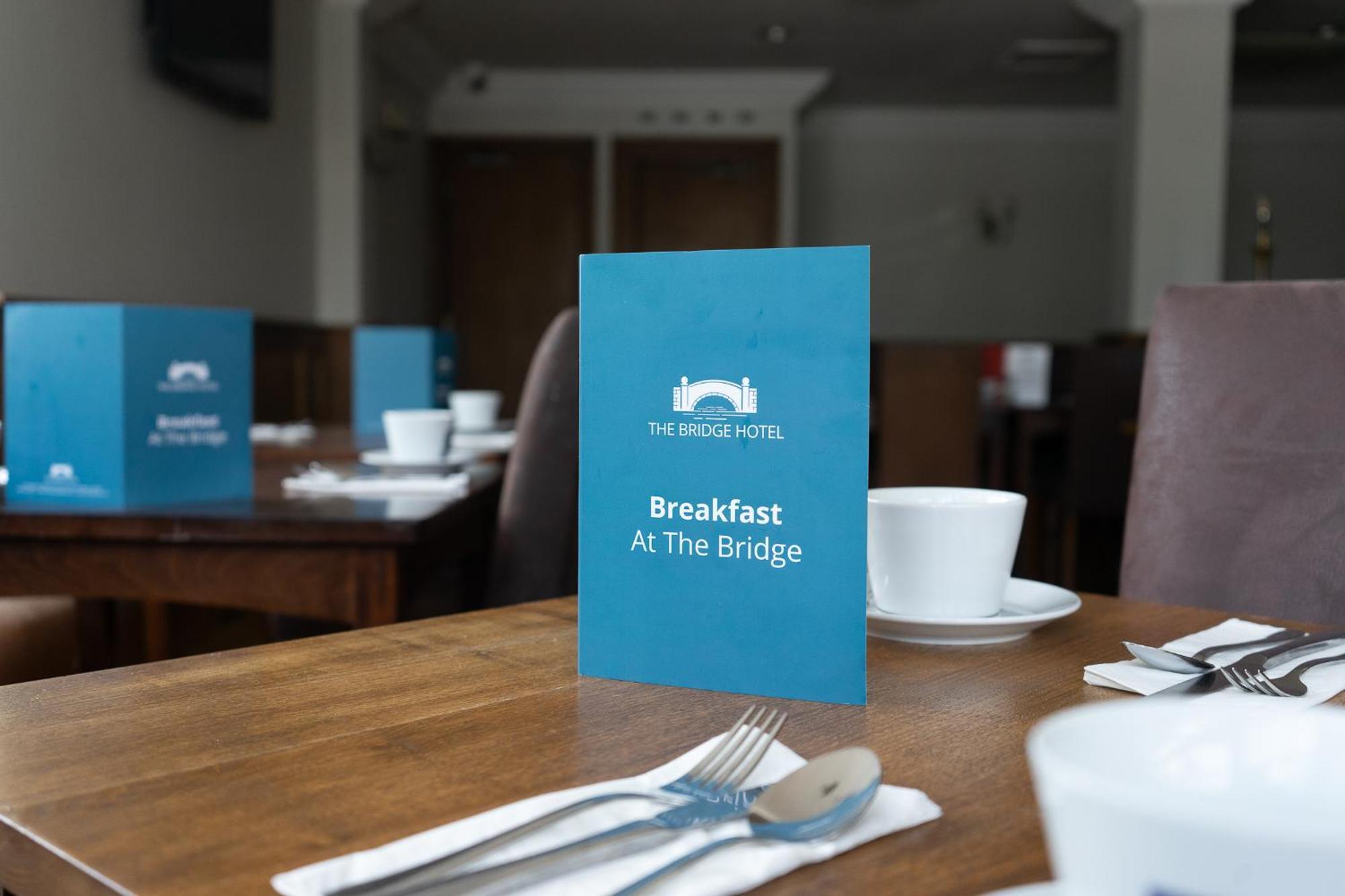 Bridge Hotel Грийнфорд Екстериор снимка