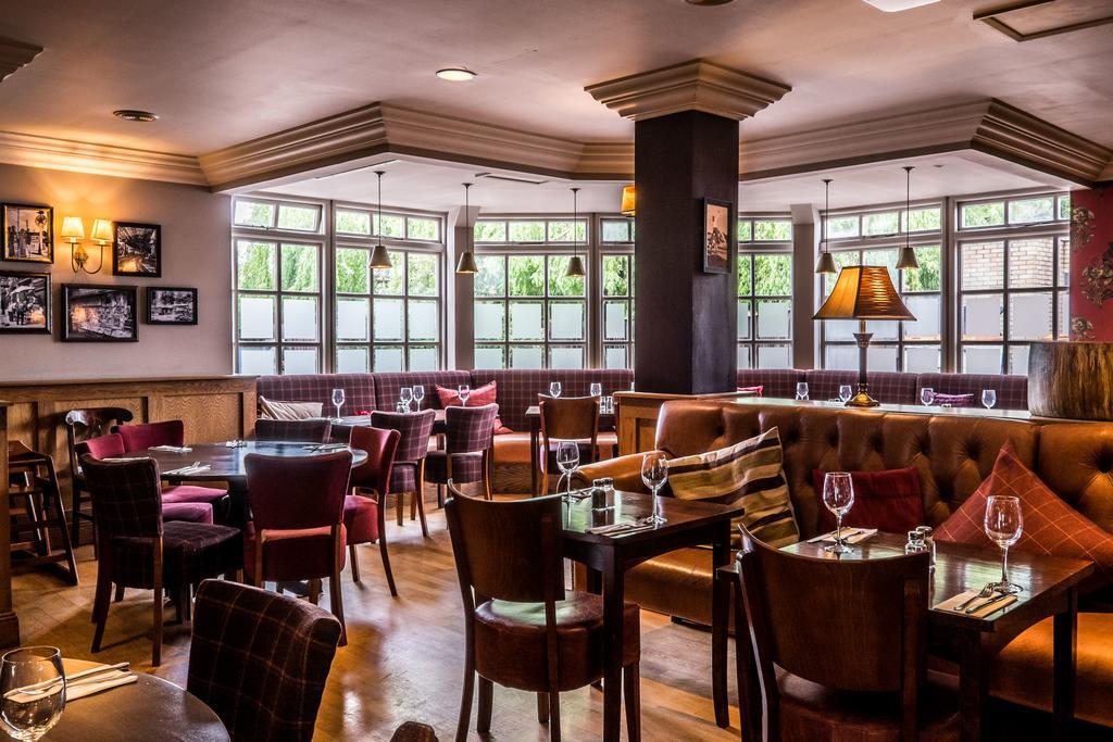 Bridge Hotel Грийнфорд Екстериор снимка