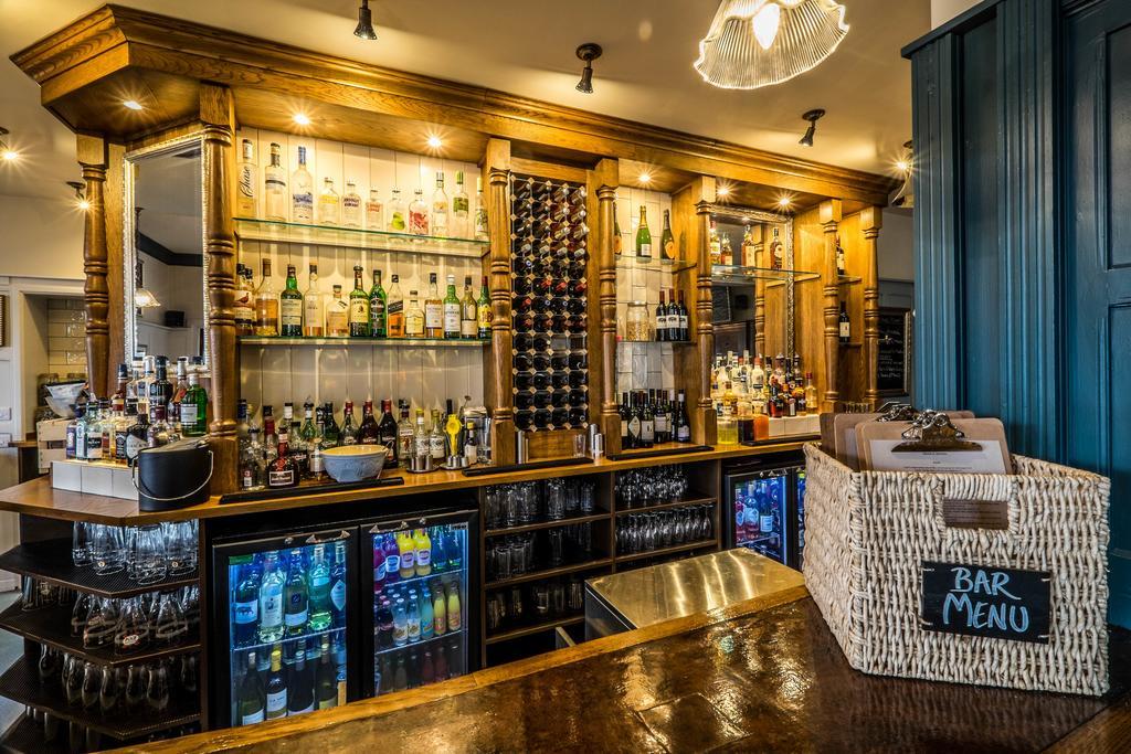 Bridge Hotel Грийнфорд Екстериор снимка