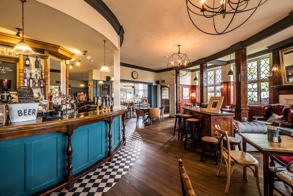Bridge Hotel Грийнфорд Екстериор снимка