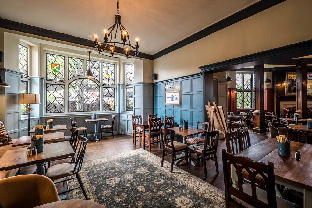 Bridge Hotel Грийнфорд Екстериор снимка