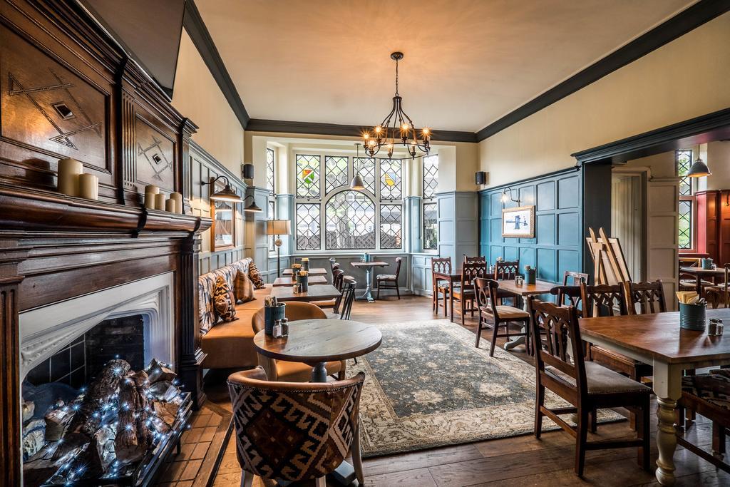 Bridge Hotel Грийнфорд Екстериор снимка