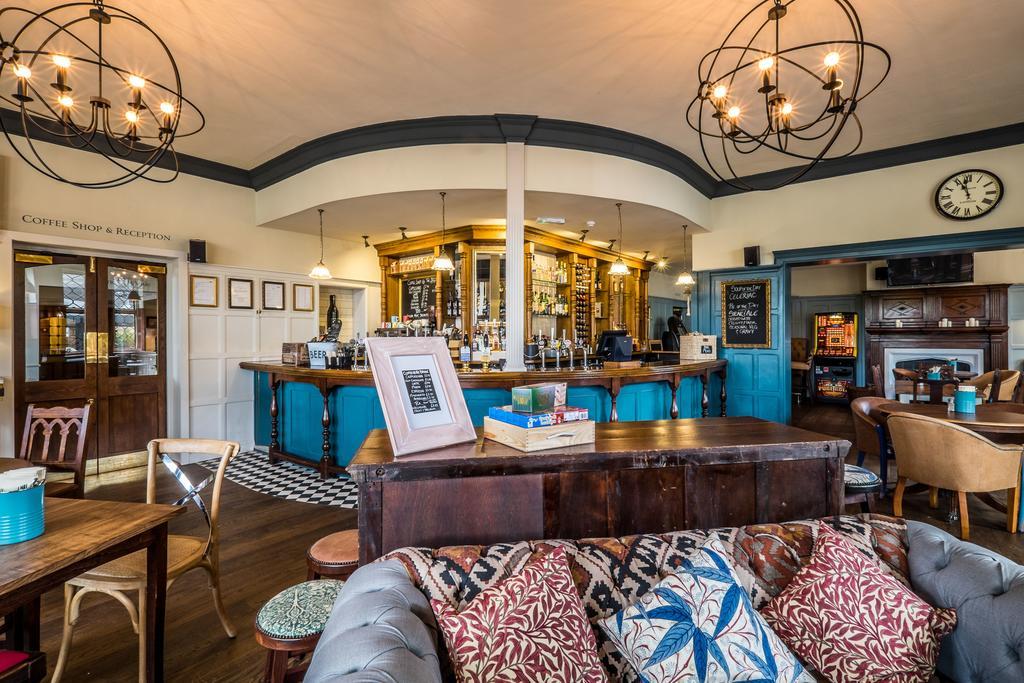 Bridge Hotel Грийнфорд Екстериор снимка