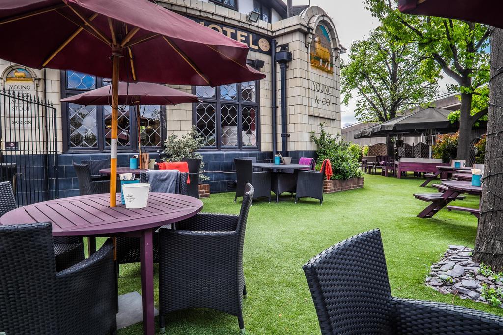 Bridge Hotel Грийнфорд Екстериор снимка