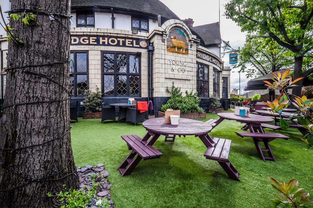 Bridge Hotel Грийнфорд Екстериор снимка