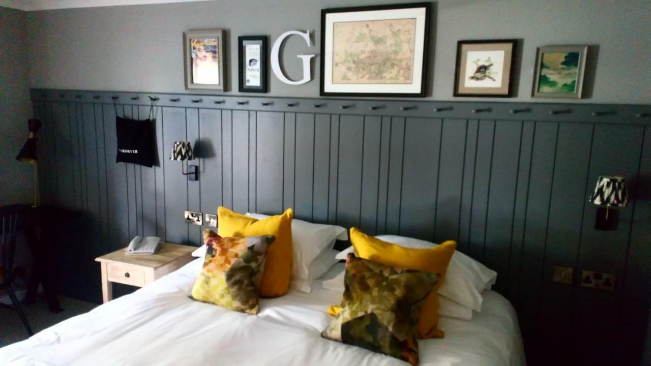 Bridge Hotel Грийнфорд Екстериор снимка