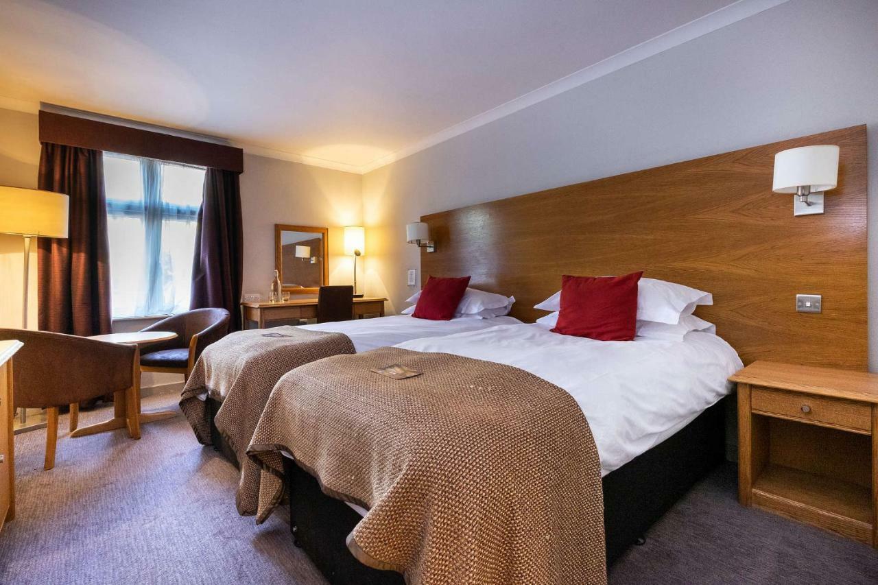 Bridge Hotel Грийнфорд Екстериор снимка