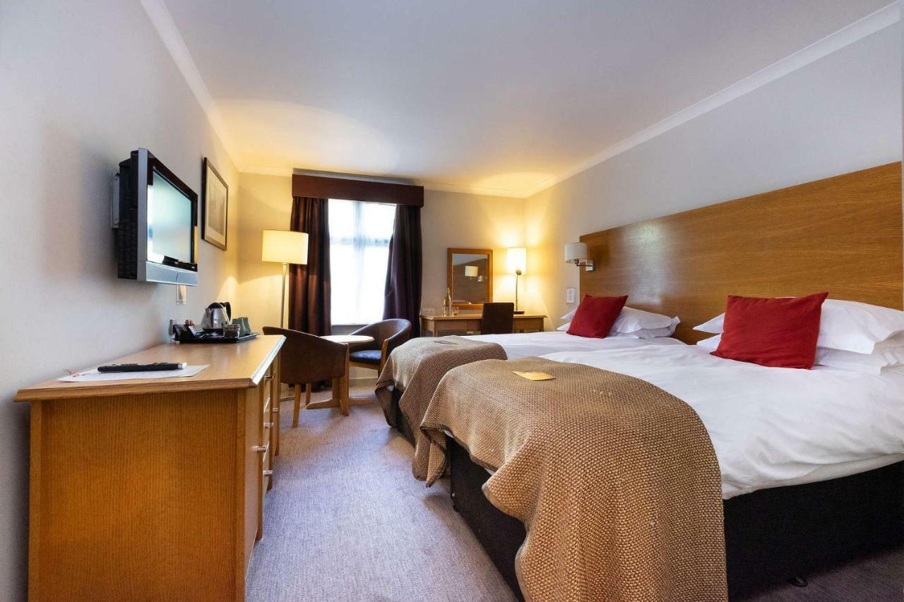 Bridge Hotel Грийнфорд Екстериор снимка