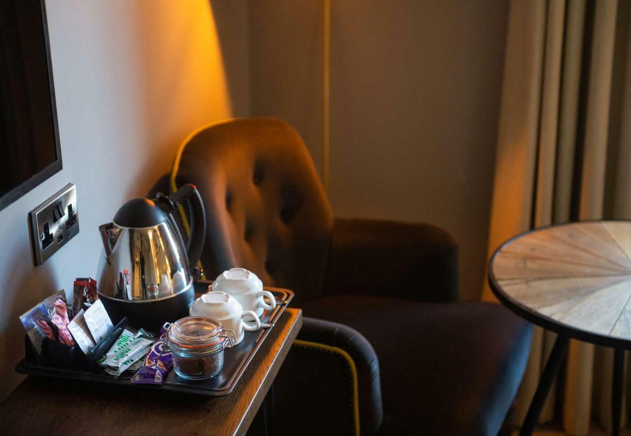 Bridge Hotel Грийнфорд Екстериор снимка