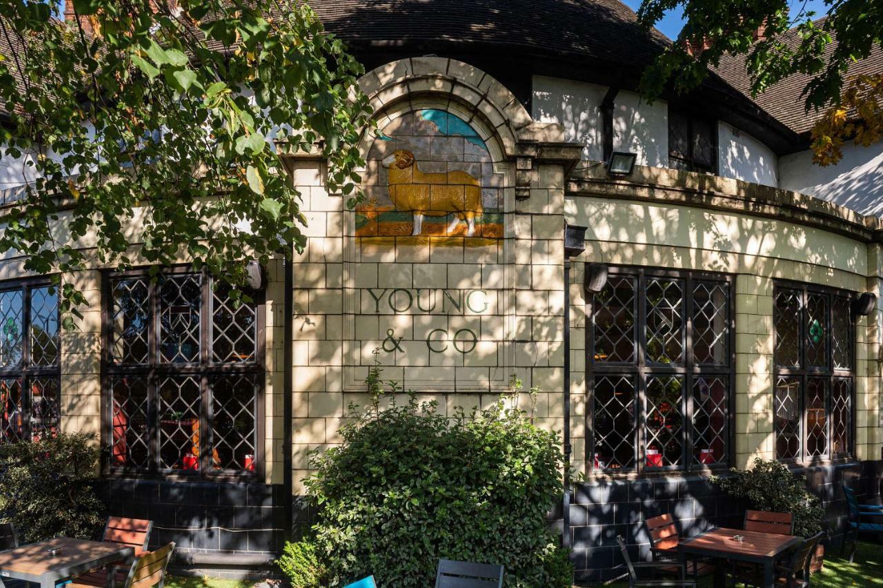 Bridge Hotel Грийнфорд Екстериор снимка