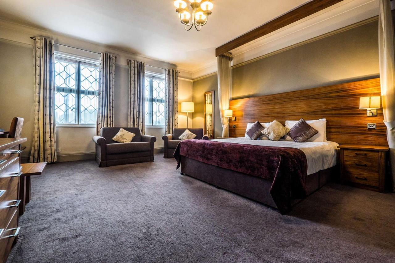 Bridge Hotel Грийнфорд Екстериор снимка